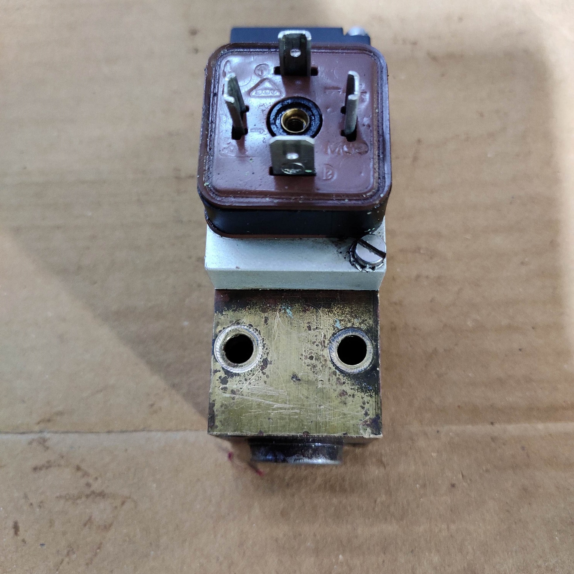9M0.2081 Pressure Switch - Image 3