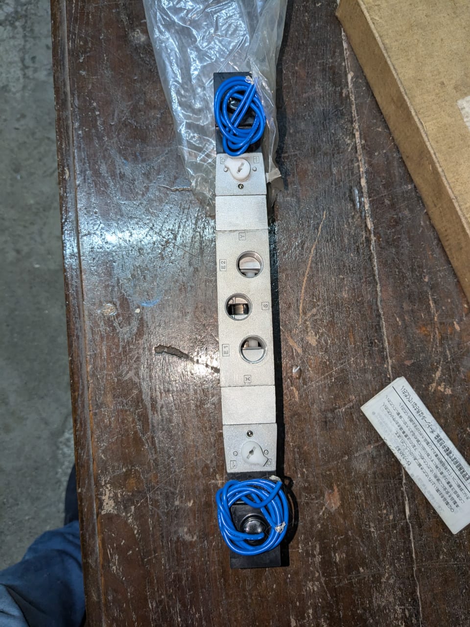 CKD 4F340-E pneumatic 4-way valve - Image 2