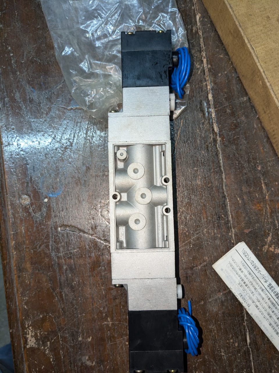 CKD 4F340-E pneumatic 4-way valve - Image 4