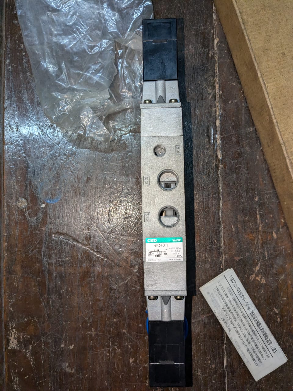 CKD 4F340-E pneumatic 4-way valve - Image 5