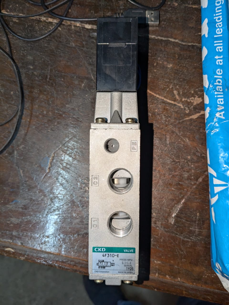 CKD 4F310-E pneumatic 4-way valve - Image 2