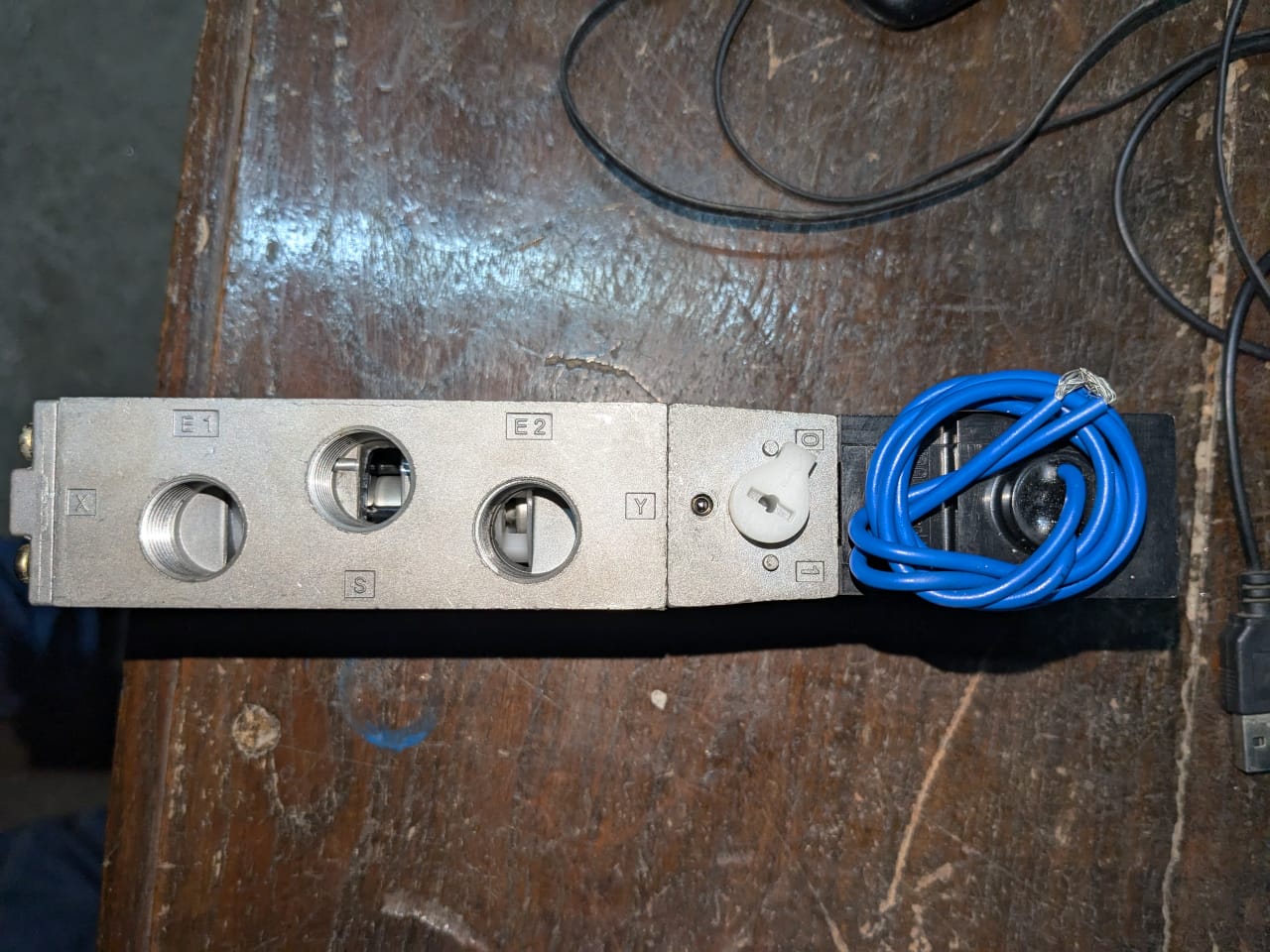 CKD 4F310-E pneumatic 4-way valve - Image 4