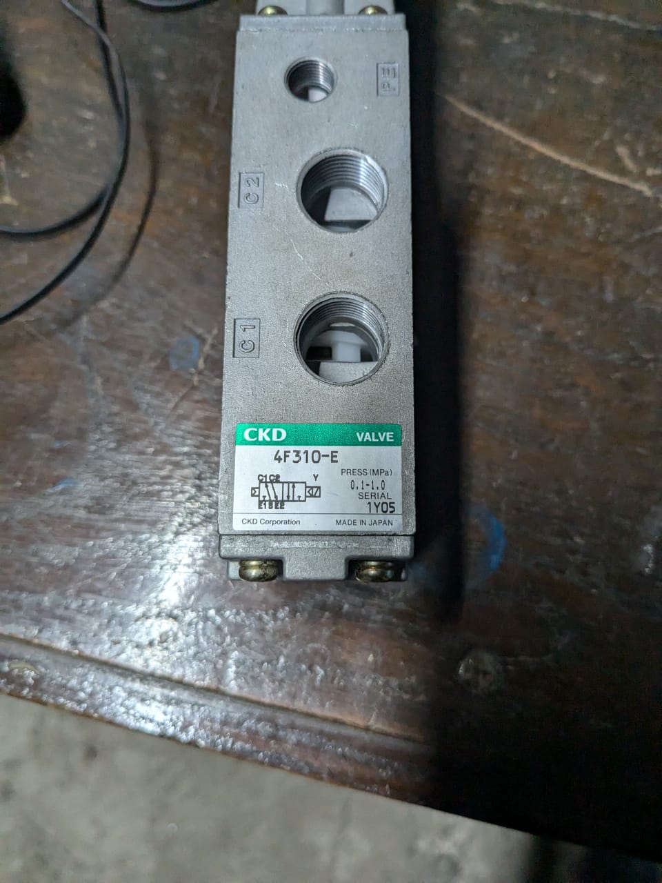 CKD 4F310-E pneumatic 4-way valve - Image 5