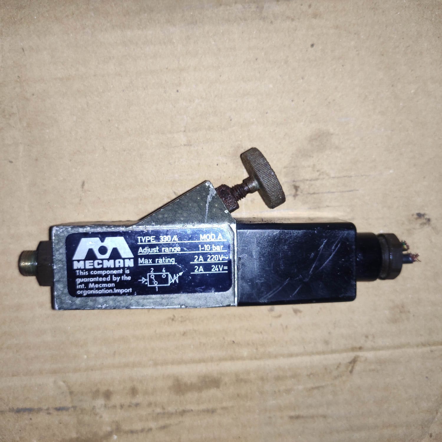 Adjustable Pneumatic Pressure Switch - Image 2