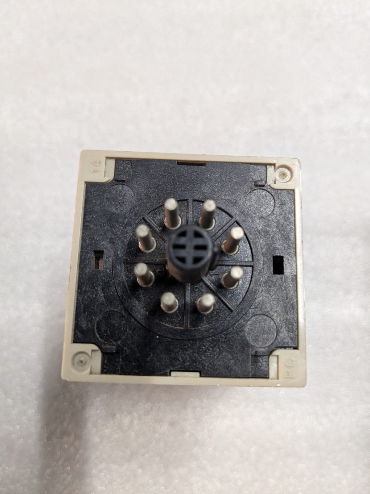 Omron H3CR-H8L Timer - Image 2