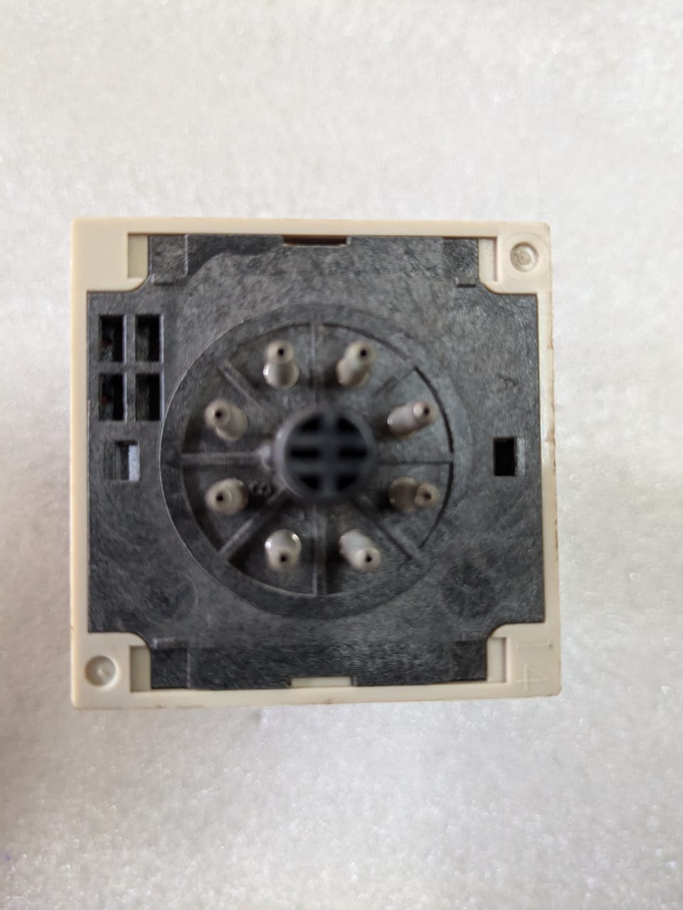 Omron H3CR-A8E Timer