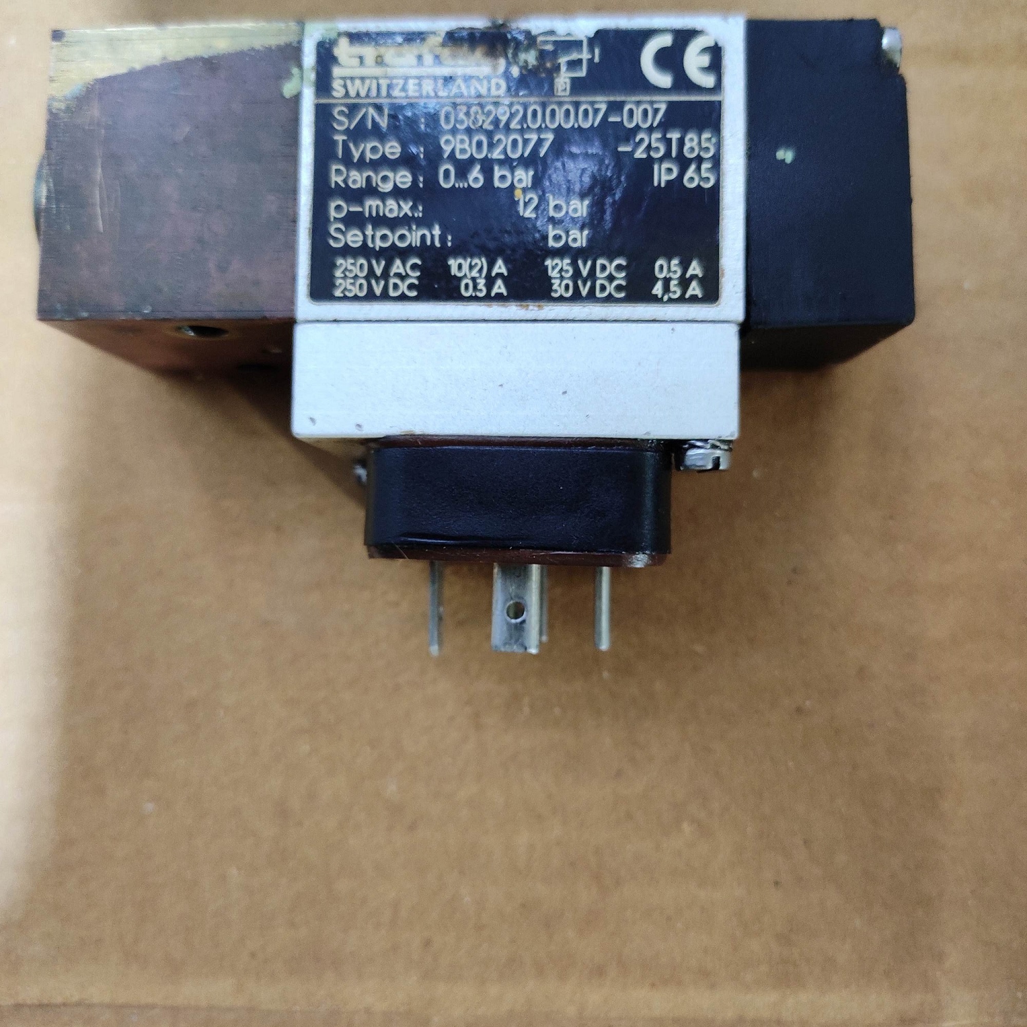 9b0.2077 Pressure Switch - Image 3