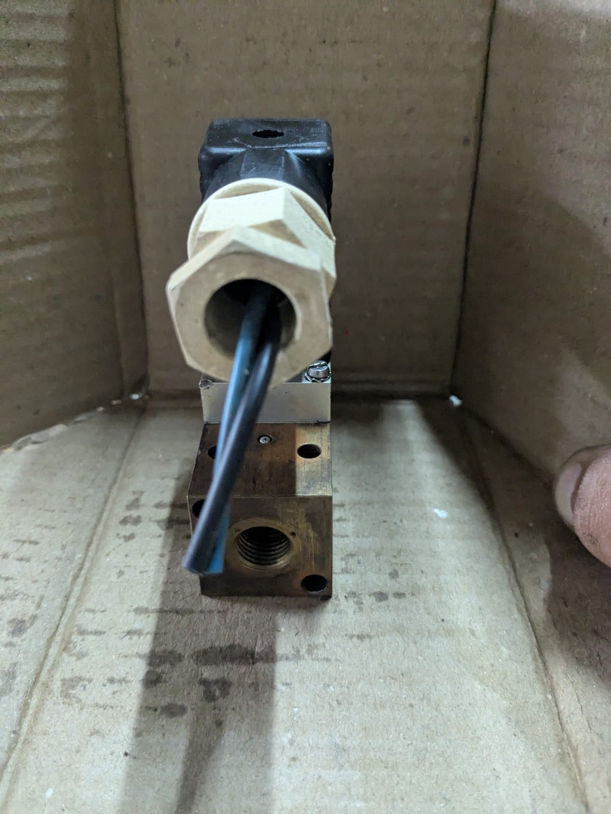 041195.0.00.01-003 Pressure Switch - Image 3