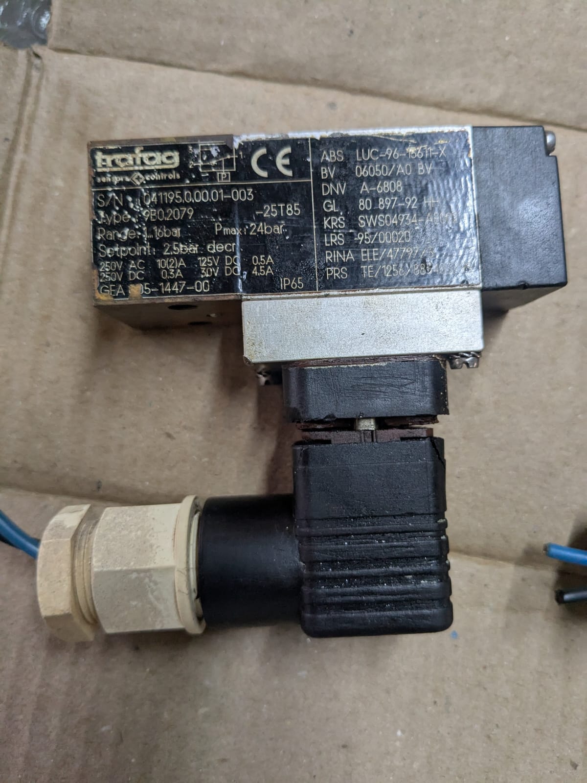 041195.0.00.01-003 Pressure Switch - Image 4