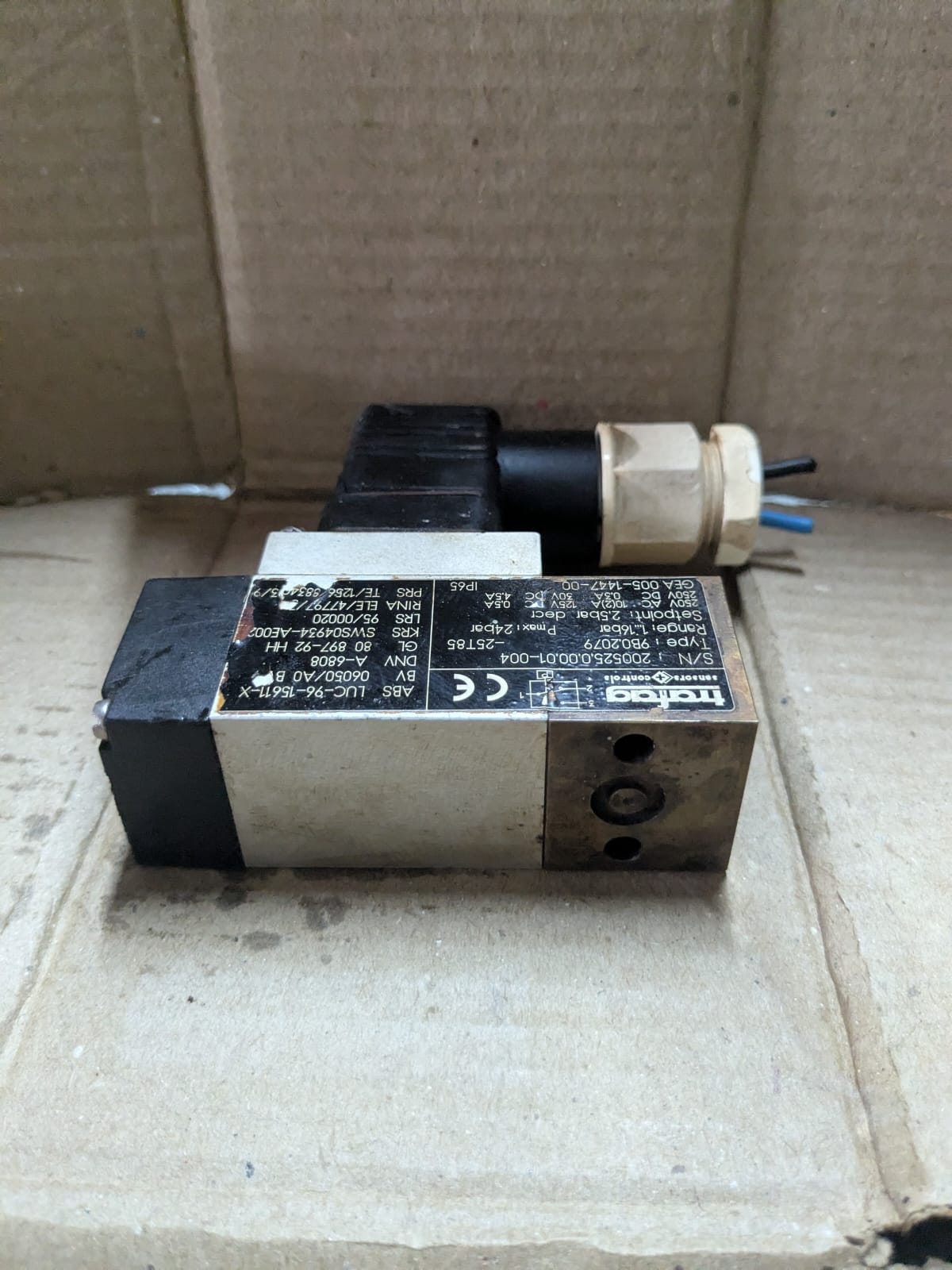 9B0.2079 Pressure Switch - Image 2