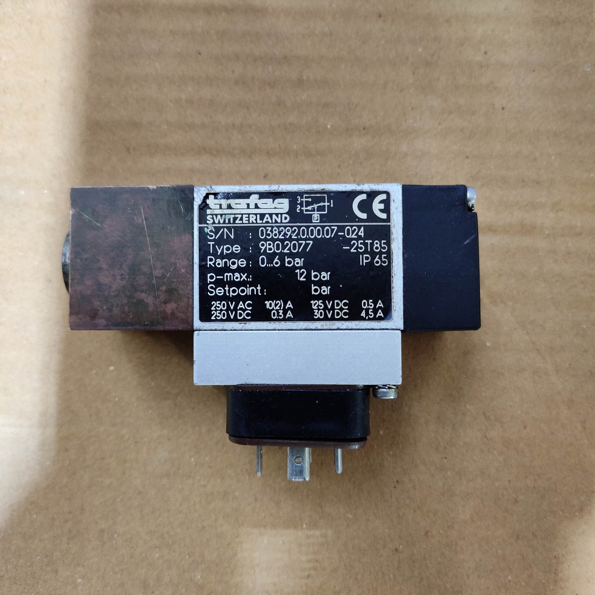 9B0.2077 Pressure Switch - Image 3